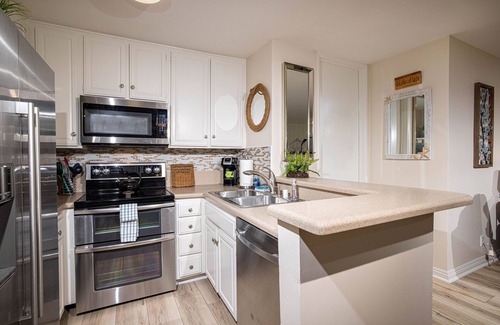 Townsite Condo | "Lowest Price of the Season" Beautiful Garden View and Ocean Breezes!