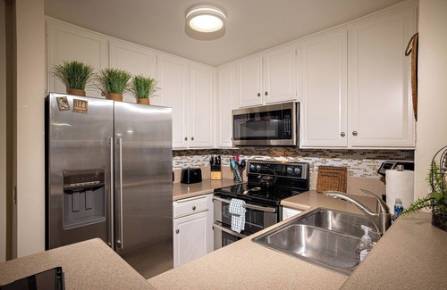 Townsite Condo | "Lowest Price of the Season" Beautiful Garden View and Ocean Breezes!