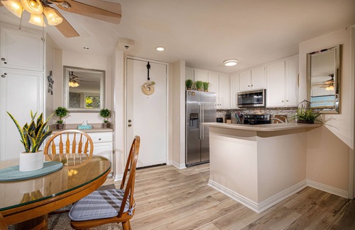 Townsite Condo | "Lowest Price of the Season" Beautiful Garden View and Ocean Breezes!