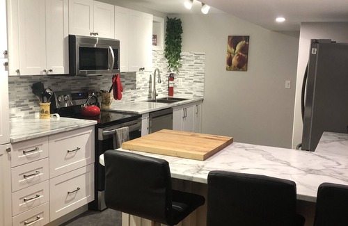 Prince Edward Apartment | Loyalist Bird House (park pass & close to horse ranch)