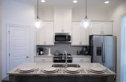 Highlands - Perkins House | @LSU-2 HOMES-6 BdRm Mid/LongTerm
