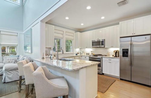 Watercolor House | LSV Cart | Screened-In Porch & Grill Station | Close to Camp WaterColor
