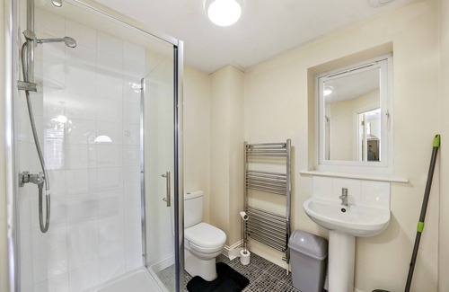 Luton Apartment | LT Properties Lovely Studio Apartment