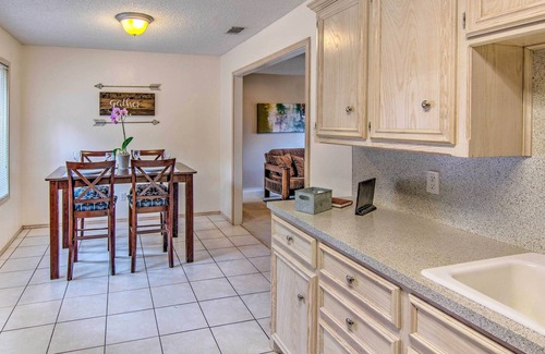Lubbock Cottage | Lubbock Home w/Deck & Yard - 8 Miles to Ttu!