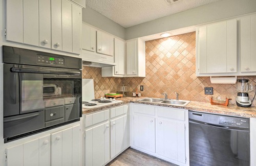 Heart of Lubbock Apartment | Lubbock Townhome w/Grill Near TTU & Downtown!