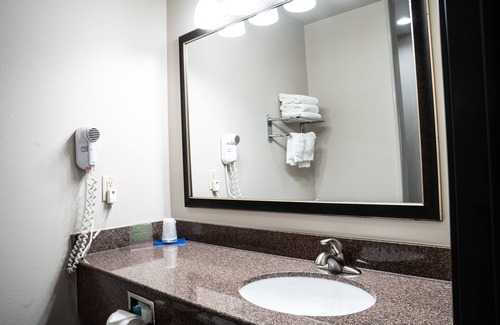 Weatherford Hotel | Lucille's Hotel, Restaurant, & Bar