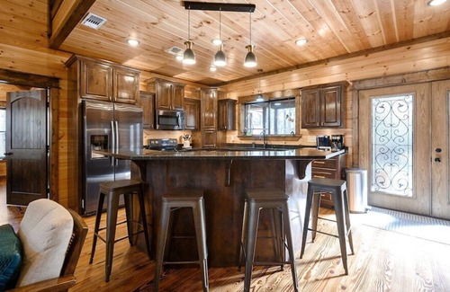 Broken Bow Cabin | Luck of the Irish Cabin, 3 BR, 3 Bath, Private Pool, Pet Friendly
