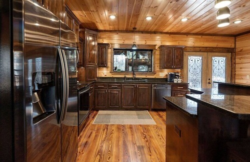 Broken Bow Cabin | Luck of the Irish Cabin, 3 BR, 3 Bath, Private Pool, Pet Friendly