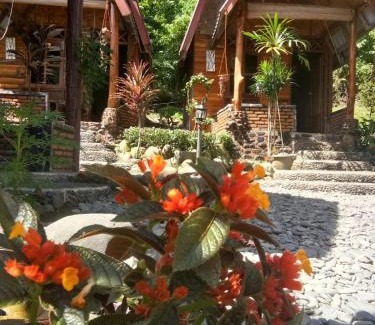 Bukit Lawang House | Lucky Bamboo'Bungalows-Resto and Orangutan Jungle Trekking Tours