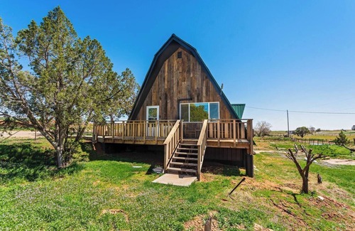 Blanding House | Lucky Duck - Cozy cabin on acreage | Pet friendly