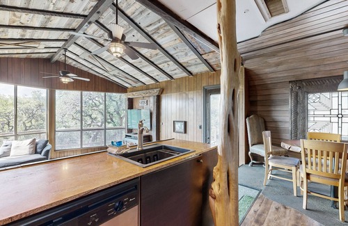 Canyon Lake Cabin | Lucky Goat House: Charming Riverside Retreat Near Lake, Activities & Dining