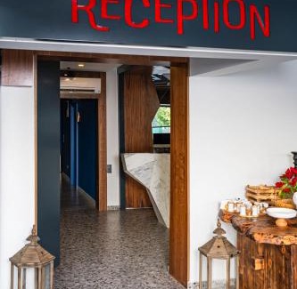Eski Lara Hotel | Lucky Monkey Midi Hotel