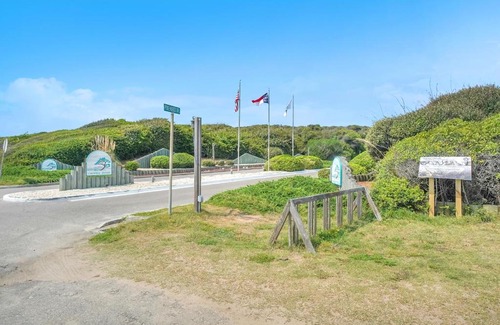 Caswell Beach House | Lucky Oaks
