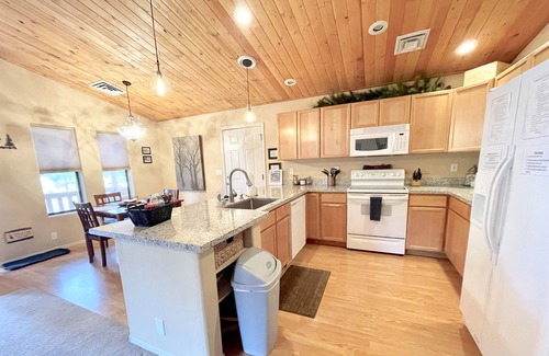 Zane Grey Cabin | Lucky Penny Cabin | New Game Room & Pet Friendly!