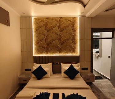 Taj Ganj House | Lucky Restaurant & Guest House