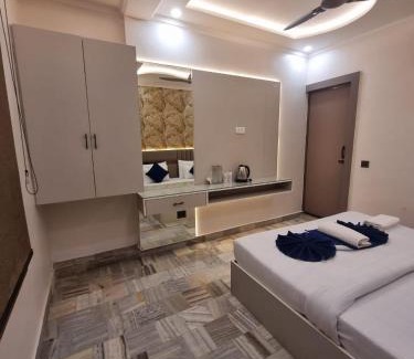 Taj Ganj House | Lucky Restaurant & Guest House