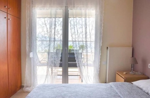 Nees Pagases Apartment | Lucky's Homes - Sunny Beachfront Suite
