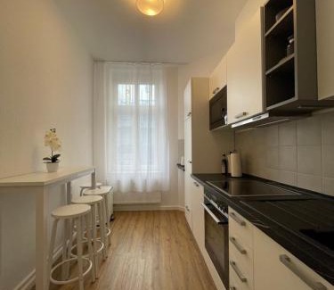 Bahnhofsviertel Apartment | LUCKY STAYS LS07 - Vollausstattung - Zentrum - Aufzug - große Küche - 2 Zimmer - Smart-TV