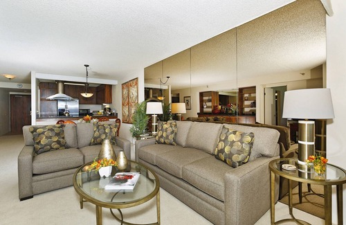 Waikiki Condo | LUCKY YOU! Breathtaking Ocean and Diamond Head Views! Steps to Beach! Parking