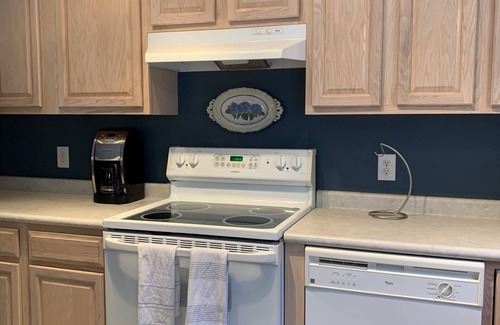 Bakersville Cottage | Lucy's Cottage has Exceptional views of the Blue Ridge Mountains!