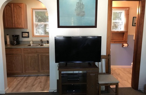 Ludington Cottage | LUCY'S LOFT - Way better than a motel!