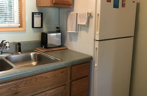 Ludington Cottage | LUCY'S LOFT - Way better than a motel!