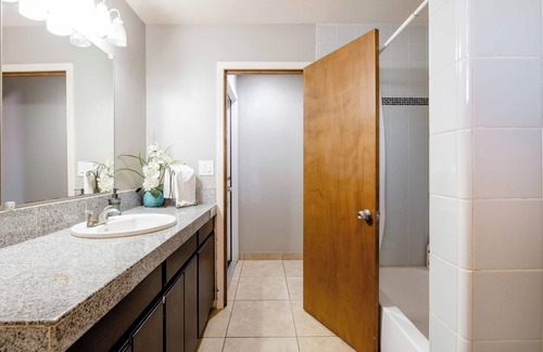 Maryvale House | Lucy's Private Room with Double Shower