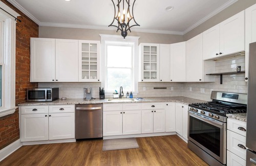 Ludlow House | Ludlow Lodge w/City Views