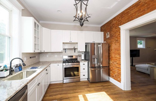 Ludlow House | Ludlow Lodge w/City Views