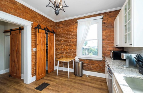 Ludlow House | Ludlow Lodge w/City Views