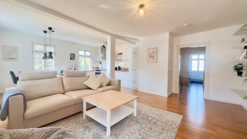 Ludwigsburg Apartment | LudwigsHome 85qm - Kostenloser Parkplatz - Zentral - Balkon - SmartTV - Waschmaschine - Trockner