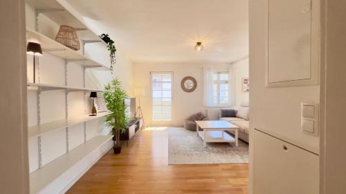 Ludwigsburg Apartment | LudwigsHome 85qm - Kostenloser Parkplatz - Zentral - Balkon - SmartTV - Waschmaschine - Trockner