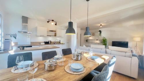 Ludwigsburg Apartment | LudwigsHome 85qm - Kostenloser Parkplatz - Zentral - Balkon - SmartTV - Waschmaschine - Trockner