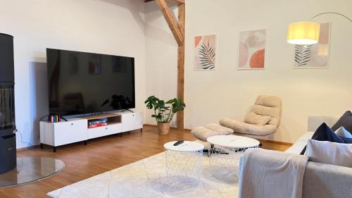 Ludwigsburg Apartment | LudwigsHome Luxus - Zentral, 95qm, Whirlpool, Balkon, Smart TV