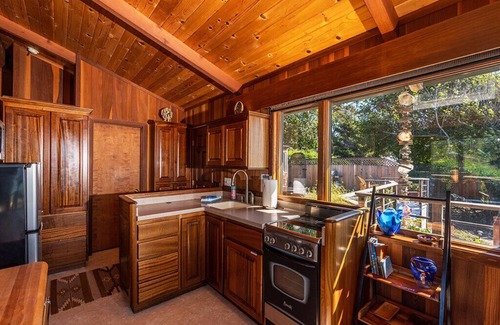 Westhaven-Moonstone Cabin | Luffenholtz Surfside Cabin~Romantic Hot Tub