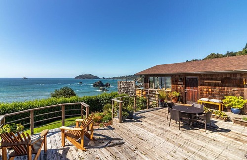 Westhaven-Moonstone Cabin | Luffenholtz Surfside Cabin~Romantic Hot Tub