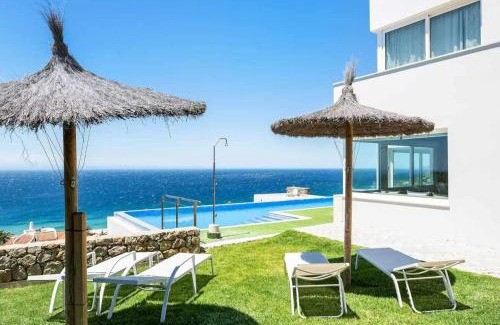 Atlanterra Villa | LUJOSA VILLA PISCINA 25 METROS SUIT 60m2 SPA SAUNA