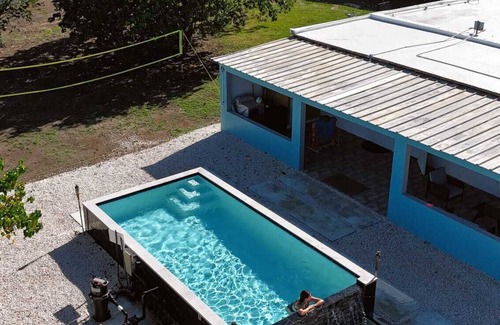 Aguirre House | LuKai Beach House- amplia casa privada con piscina, 3-bedrooms y cupo para 12.