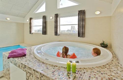 Vrist Strand House | Luksus-poolhus L21