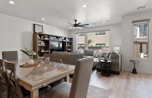 St. George House | Lula Inez Game Paradise townhouse