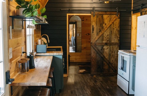 Pine Ridge Cabin | Lumber Lodge RRG - COMFY WOODSY STAY - in RRG/Auxier