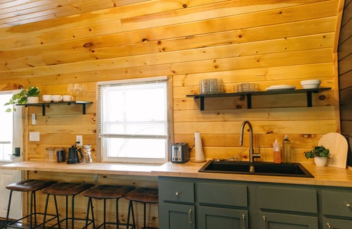 Pine Ridge Cabin | Lumber Lodge RRG - COMFY WOODSY STAY - in RRG/Auxier