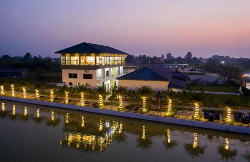 Sauraha Pharsatikar Hotel | Lumbini Palace Resort