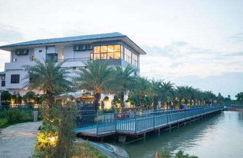 Sauraha Pharsatikar Hotel | Lumbini Palace Resort