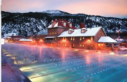Glenwood Springs RV Rental | ★Lumen Airstream Retreat RAFTSkiHIKE ΩHottubΩ