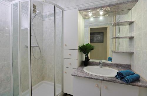 Rive-de-Gier Apartment | Lumière et Espace, Lyon et Pilat à votre Portée