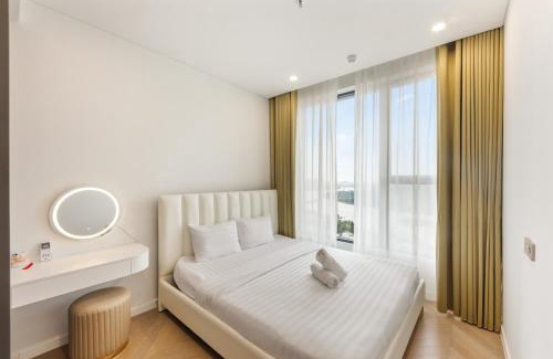 Thao Dien Apartment | Lumiere Luxury - Morden Stay - Infinity Pool & Gym Free