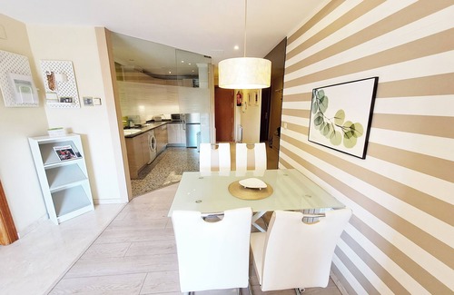 Zaidin Apartment | Luminoso Apartamento a 10 Minutos del Centro. Terraza y Vistas a la Montaña