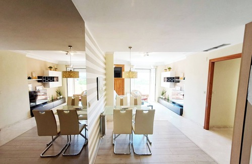 Zaidin Apartment | Luminoso Apartamento a 10 Minutos del Centro. Terraza y Vistas a la Montaña