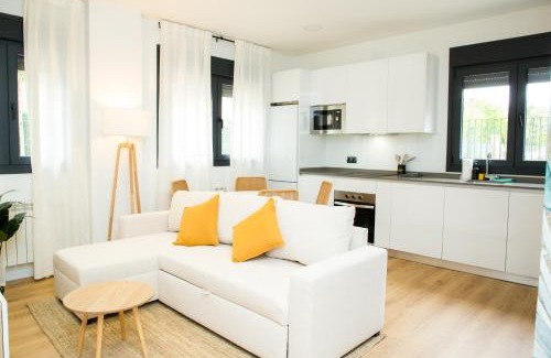 Valladolid Apartment | Luminoso Apartamento NUEZ - Zonas verdes, Wifi, Aparcamiento gratuito